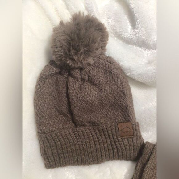 Soft Brown Fleece Lined Hat, Scarf, and Gloves Set NWOT - Picture 3 of 4